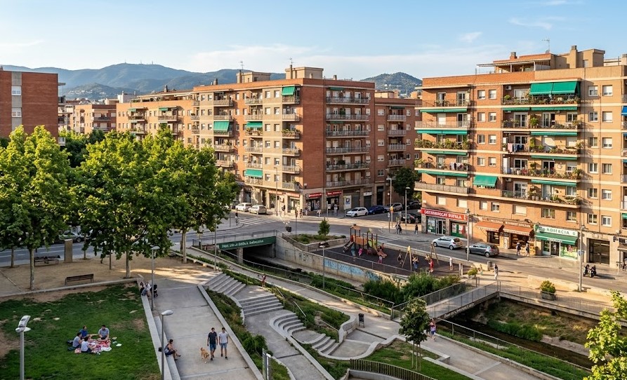 Vista urbana del Parc de la Bòbila y las calles de Bufalà, Badalona